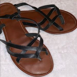 Strap sandals